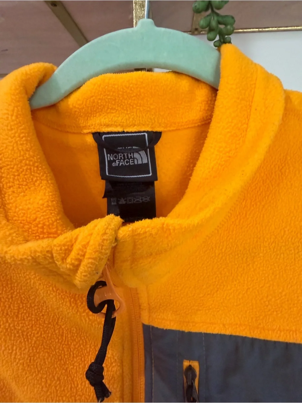 The North Face Men's Yello 1/2-Zip Fleece Pullover